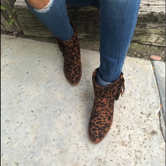 ❤️❤️RESTOCKED LEOPARD PRINT FAUX SUEDE FRINGE BOOT - Picture 4 of 9